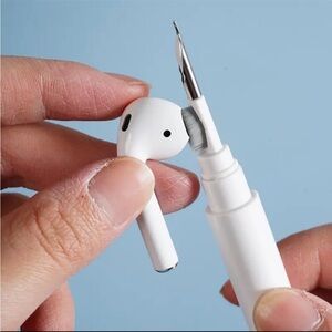 NWT! 3-in-1 Earbuds Cleaning Kit - All-in-One Solution for Wireless Earphones.